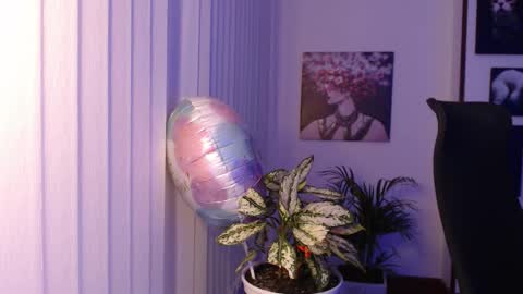 Snapshot of divineisis chatting on 11/27/25, 10:06 Hera online show from 11/27/25, 10:06