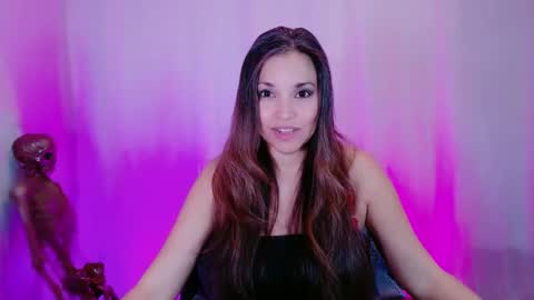 DivineLynn online show from 02/03/25, 07:00