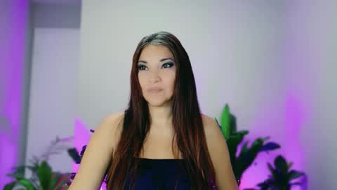 DivineLynn online show from 11/24/25, 01:00