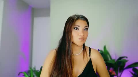 DivineLynn online show from 12/14/25, 03:28