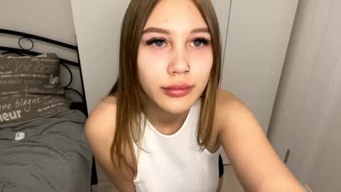 Stella online show from 10/03/25, 04:37