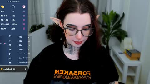 dixipixi_ online show from 02/06/25, 10:37