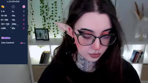 dixipixi_ online show from 10/11/25, 06:01