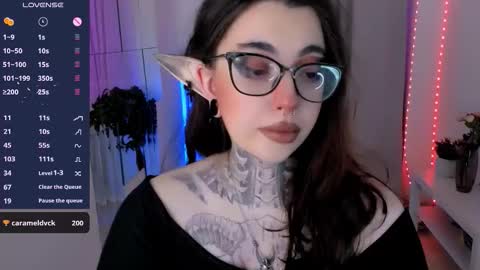 dixipixi_ online show from 11/07/25, 05:51