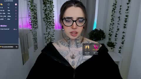 dixipixi_ online show from 04/05/26, 05:48