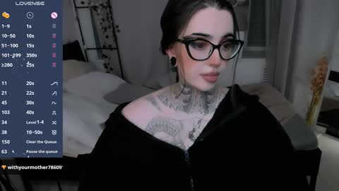 dixipixi_ online show from 06/05/26, 06:52