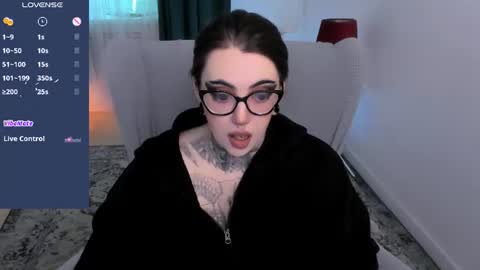 dixipixi_ online show from 06/13/26, 05:38