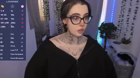 dixipixi_ online show from 06/19/26, 06:29