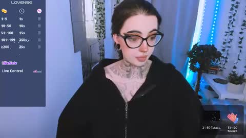 dixipixi_ online show from 06/20/26, 05:43