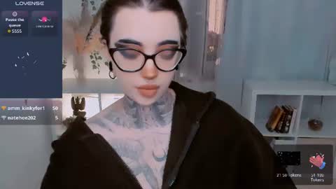 dixipixi_ online show from 07/18/26, 05:44