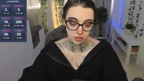 dixipixi_ online show from 07/25/26, 05:38