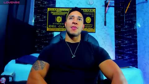 Snapshot of dixon_ray_ chatting on 10/27/25, 12:47 Dixon online show from 10/27/25, 12:47