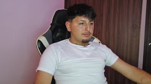 Snapshot of djsex_yerknox chatting on 06/11/26, 02:53 yerknox online show from 06/11/26, 02:53