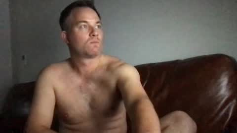 Snapshot of djswpyv chatting on 10/17/25, 01:25 TriflinYoBitch online show from 10/17/25, 01:25