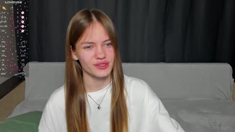 Snapshot of do_dick chatting on 01/05/25, 04:47 Polly and Kiriko online show from 01/05/25, 04:47
