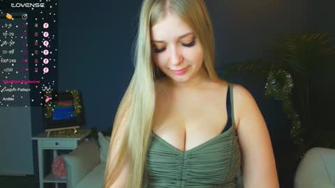 Snapshot of do_u_want_alice chatting on 12/19/24, 02:56 Alice online show from 12/19/24, 02:56