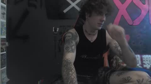 Snapshot of doenits chatting on 09/19/25, 05:57 doenits online show from 09/19/25, 05:57