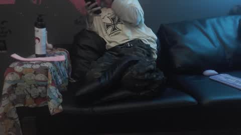 Snapshot of doenits chatting on 10/02/25, 09:33 doenits online show from 10/02/25, 09:33