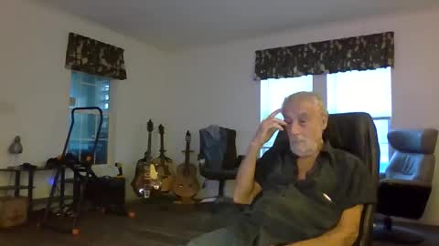dogluc7 online show from 03/02/25, 11:09