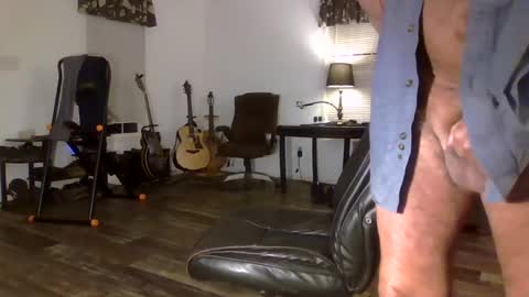 dogluc7 online show from 10/31/25, 07:20