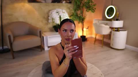 Monica online show from 10/02/25, 09:27