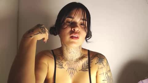 doll_and_thebrown online show from 12/17/25, 01:22