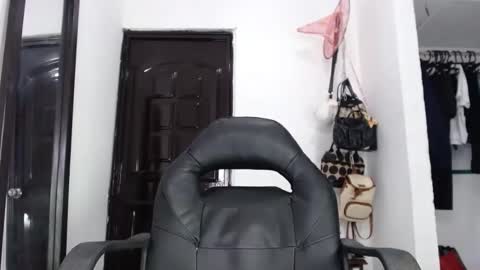 Snapshot of doll_dollys_ chatting on 01/07/25, 08:21 doll_dollys_ online show from 01/07/25, 08:21