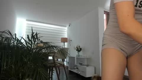 doll_oriana online show from 06/19/26, 09:07