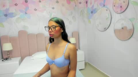 Snapshot of doll_skinny18 chatting on 05/19/26, 10:54 Samy online show from 05/19/26, 10:54
