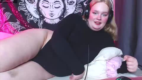 Snapshot of dolled_up_cvnt chatting on 11/08/25, 07:01 Miss Rose online show from 11/08/25, 07:01