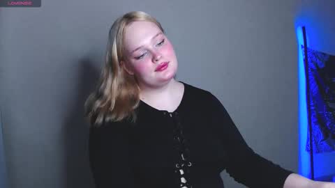 Snapshot of dolled_up_cvnt chatting on 11/11/25, 07:03 Miss Rose online show from 11/11/25, 07:03