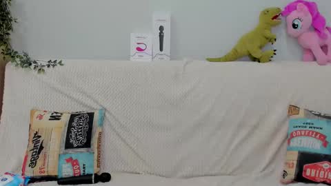 Snapshot of dolliemina chatting on 12/14/25, 02:17 dolliemina online show from 12/14/25, 02:17