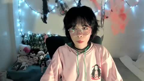 mina online show from 10/12/25, 02:21