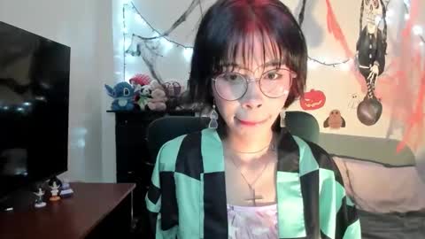 mina online show from 10/24/25, 10:28