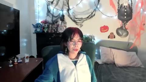 mina online show from 10/26/25, 03:45