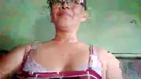 Snapshot of dolly926661 chatting on 05/27/26, 08:33 dolly926661 online show from 05/27/26, 08:33