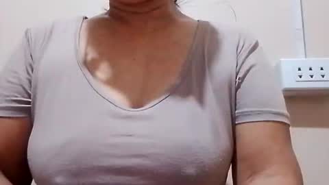 Snapshot of dolly926661 chatting on 05/28/26, 09:45 dolly926661 online show from 05/28/26, 09:45