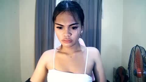 Snapshot of dolly_angel2 chatting on 02/24/25, 12:05 dolly_angel2 online show from 02/24/25, 12:05