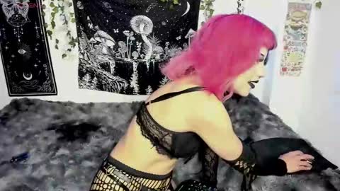 dolly_bones online show from 10/15/25, 08:31