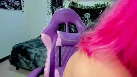 dolly_bones online show from 10/18/25, 02:58