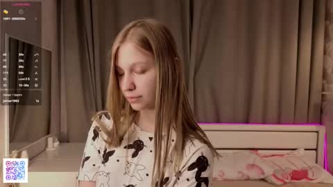 Emilia online show from 10/23/25, 06:17