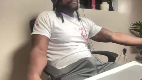 Snapshot of dolo1645 chatting on 09/22/25, 09:17 Dolo online show from 09/22/25, 09:17