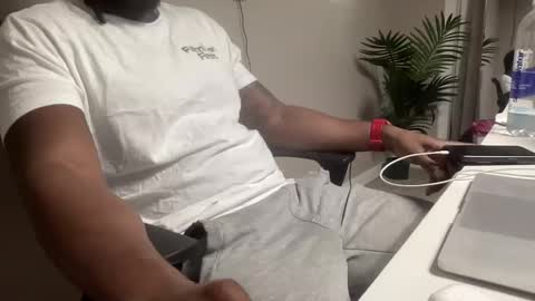 Snapshot of dolo1645 chatting on 11/25/25, 08:09 Dolo online show from 11/25/25, 08:09