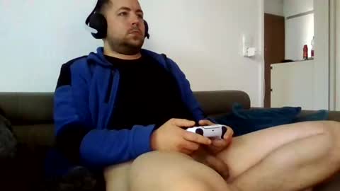 Snapshot of dombio_12 chatting on 09/30/25, 10:53 dombio_12 online show from 09/30/25, 10:53