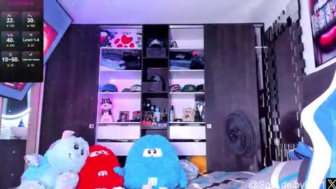 Snapshot of domenique_stoll chatting on 10/13/25, 11:49 DAVID 3 online show from 10/13/25, 11:49