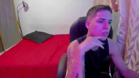 Snapshot of domi_master chatting on 10/17/25, 12:47 MASTER online show from 10/17/25, 12:47