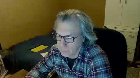 Snapshot of domiande chatting on 01/07/25, 10:22 domiande online show from 01/07/25, 10:22