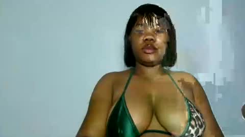 Snapshot of domina_veloura27 chatting on 05/31/26, 09:16 laura online show from 05/31/26, 09:16