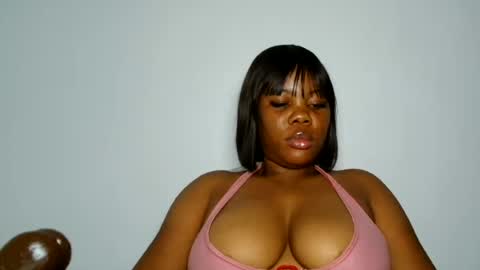 Snapshot of domina_veloura27 chatting on 06/12/26, 11:46 laura online show from 06/12/26, 11:46