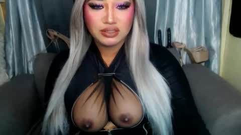 Snapshot of dominant10inchcock chatting on 11/17/25, 09:48 dominant10inchcock online show from 11/17/25, 09:48